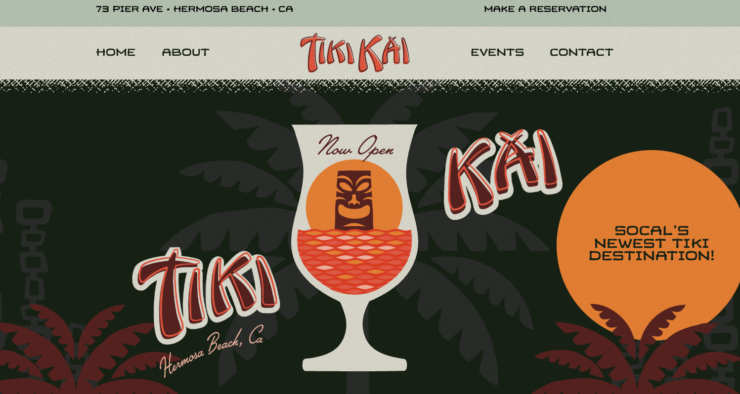 Tropical cocktail illustration with tiki face and palm leaves.